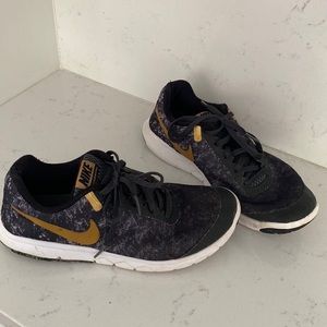 Nike Flex Girls Running Shoes in size 7